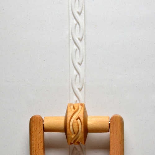 RS-019– Twining Strands
