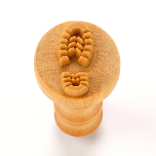 Scm-298 Medium Round Stamp – Right Boot Print